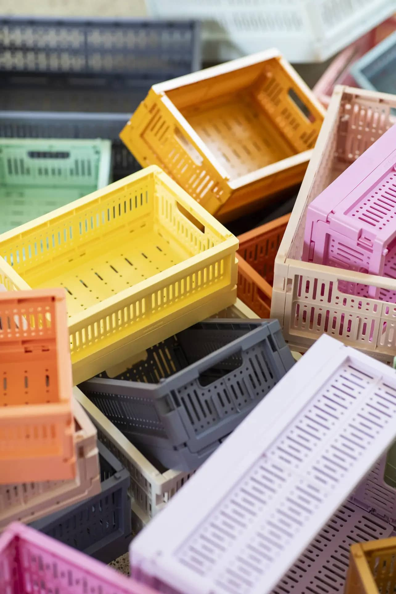 STORAGE CONTAINERS & BINS