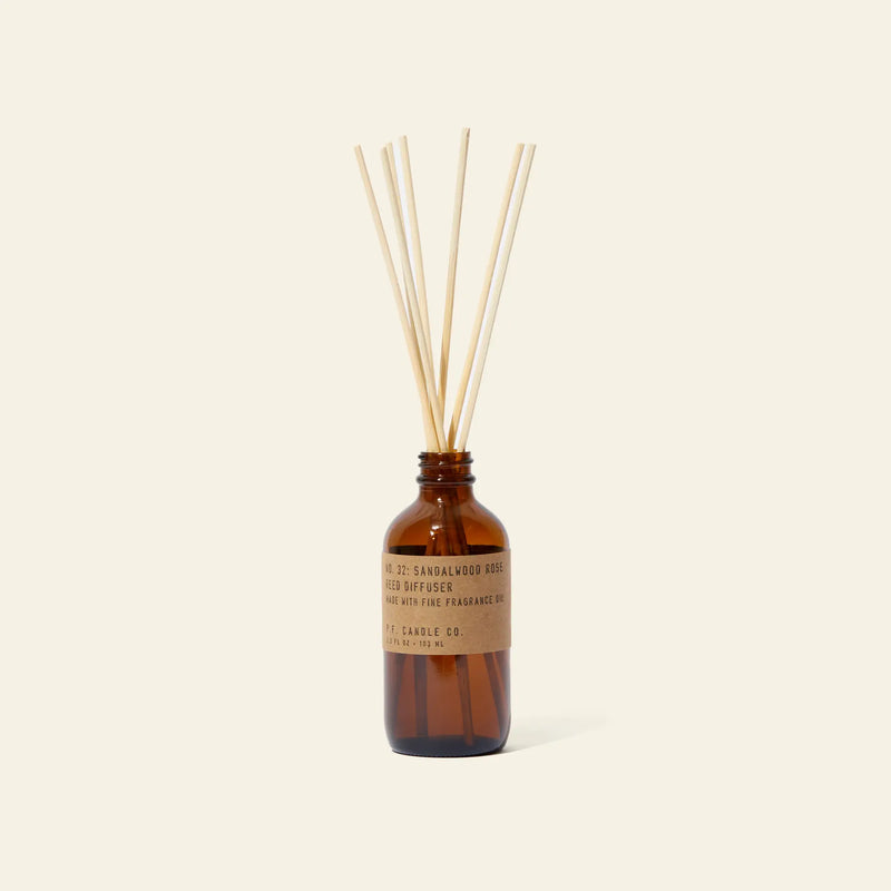 PF Candle Co. 3.5盎司藤条香薰 - 檀香玫瑰