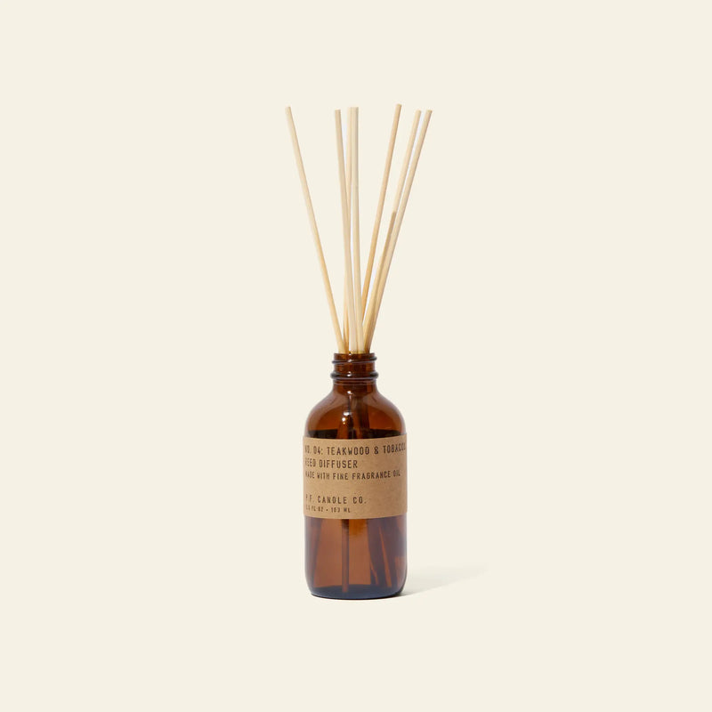 PF Candle Co. 3.5盎司藤条香薰 - 柚木与烟草