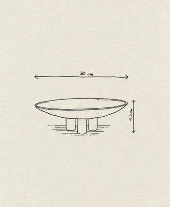 A simple line drawing of the 101 Copenhagen Duck Plate, Mini by 101 Copenhagen—a shallow, round platter with three short legs. Measures 30 cm in diameter and 9.2 cm high, with arrows marking dimensions. Perfect for home decor on a textured off-white background.