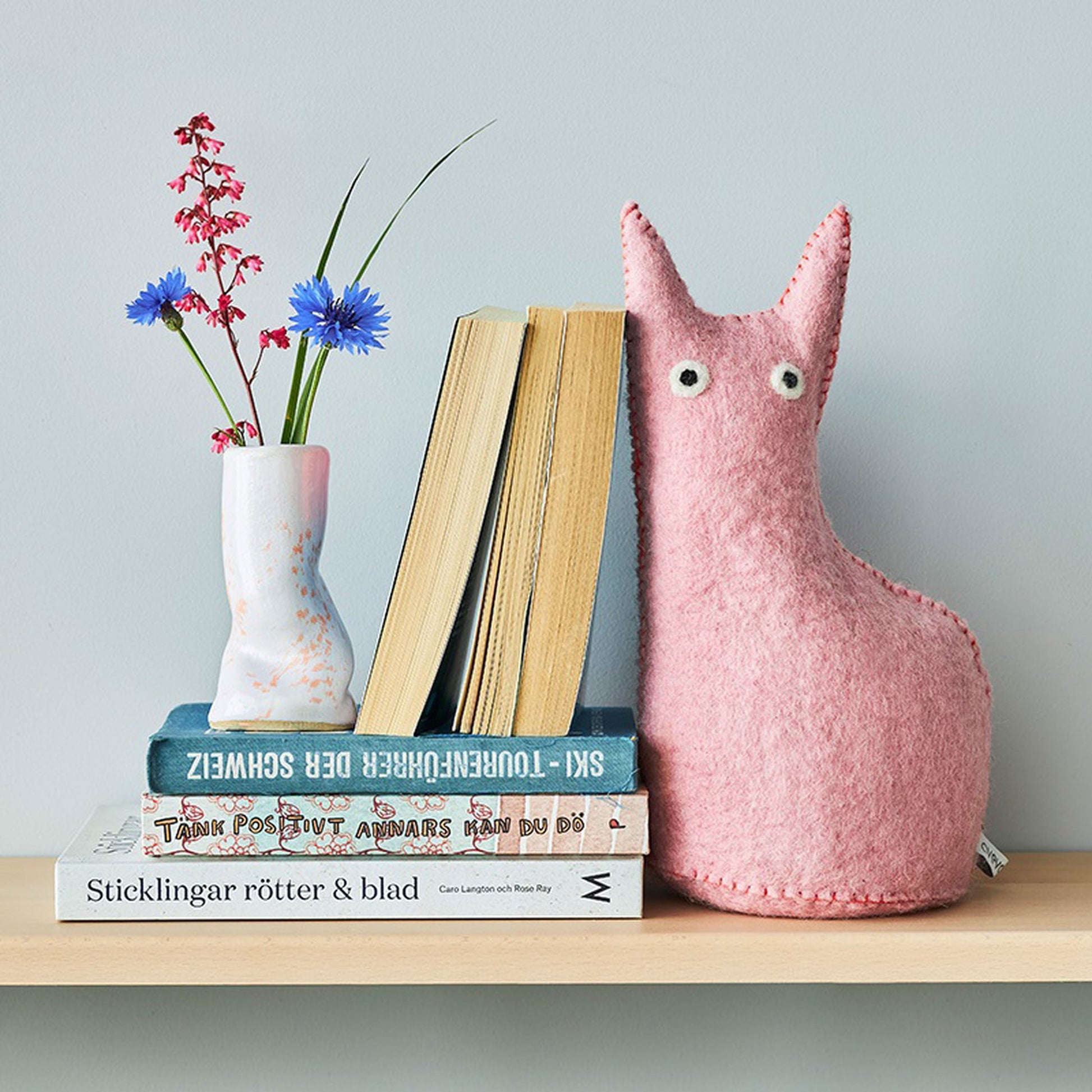 Aveva Design The Curious Cat Door Stop & Bookend Pink