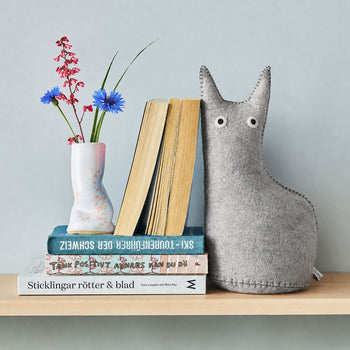 Aveva Design The Curious Cat Door Stop & Bookend Raw Grey