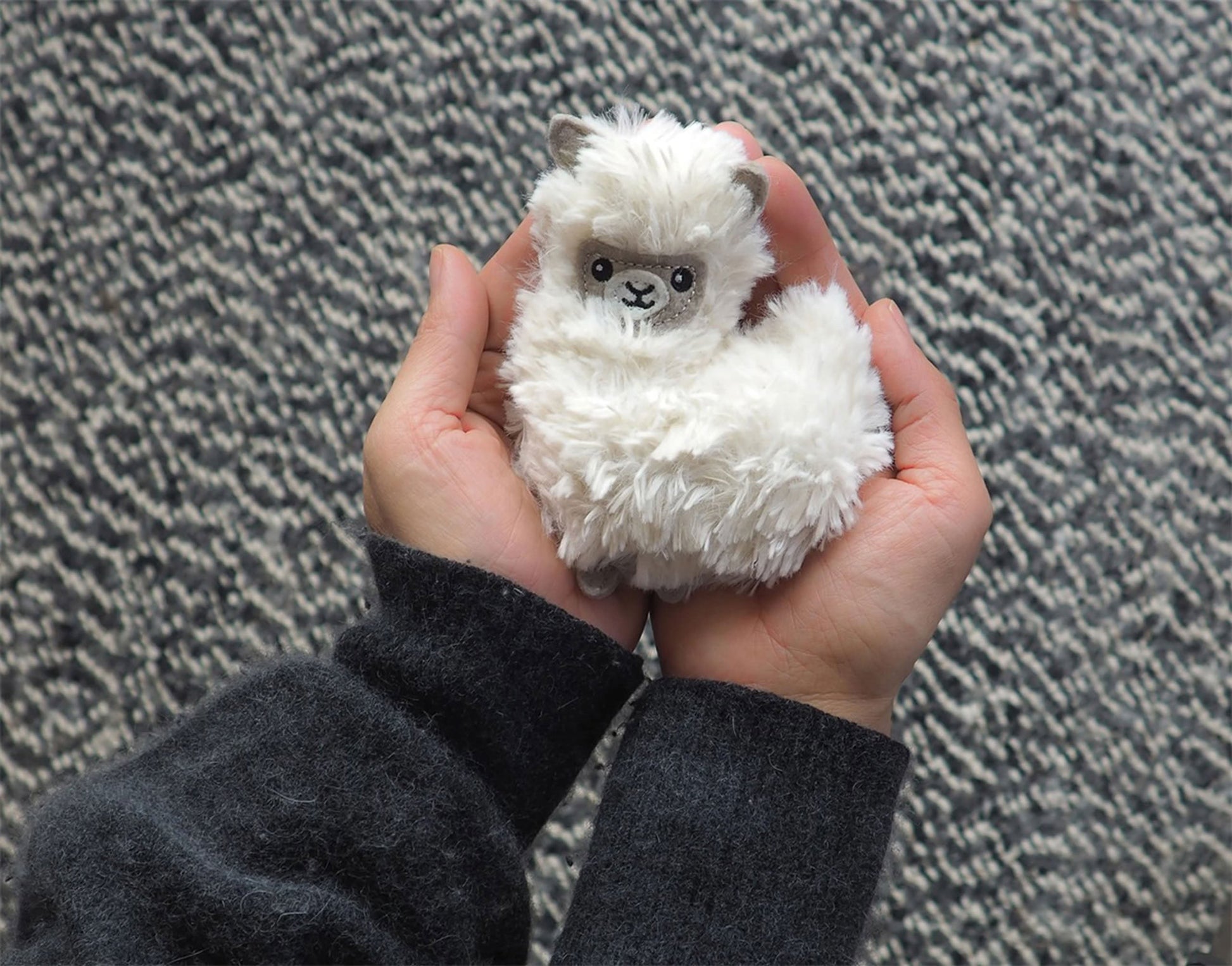 Bitten Pocket Pal Fluffy Llama