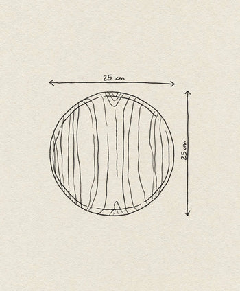A hand-drawn illustration of the Bloomingville Nolia Plate—a 25cm wooden plate by Bloomingville with a rustic finish and visible grain, showing labeled arrows on the top and right to indicate its width and height.