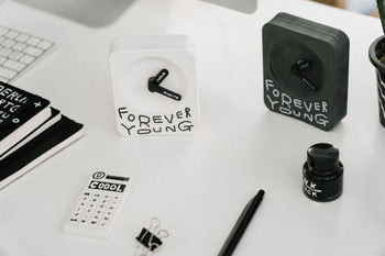 Bmix Studio x INAP Edition Concrete Desk Clock 04 Black Hands