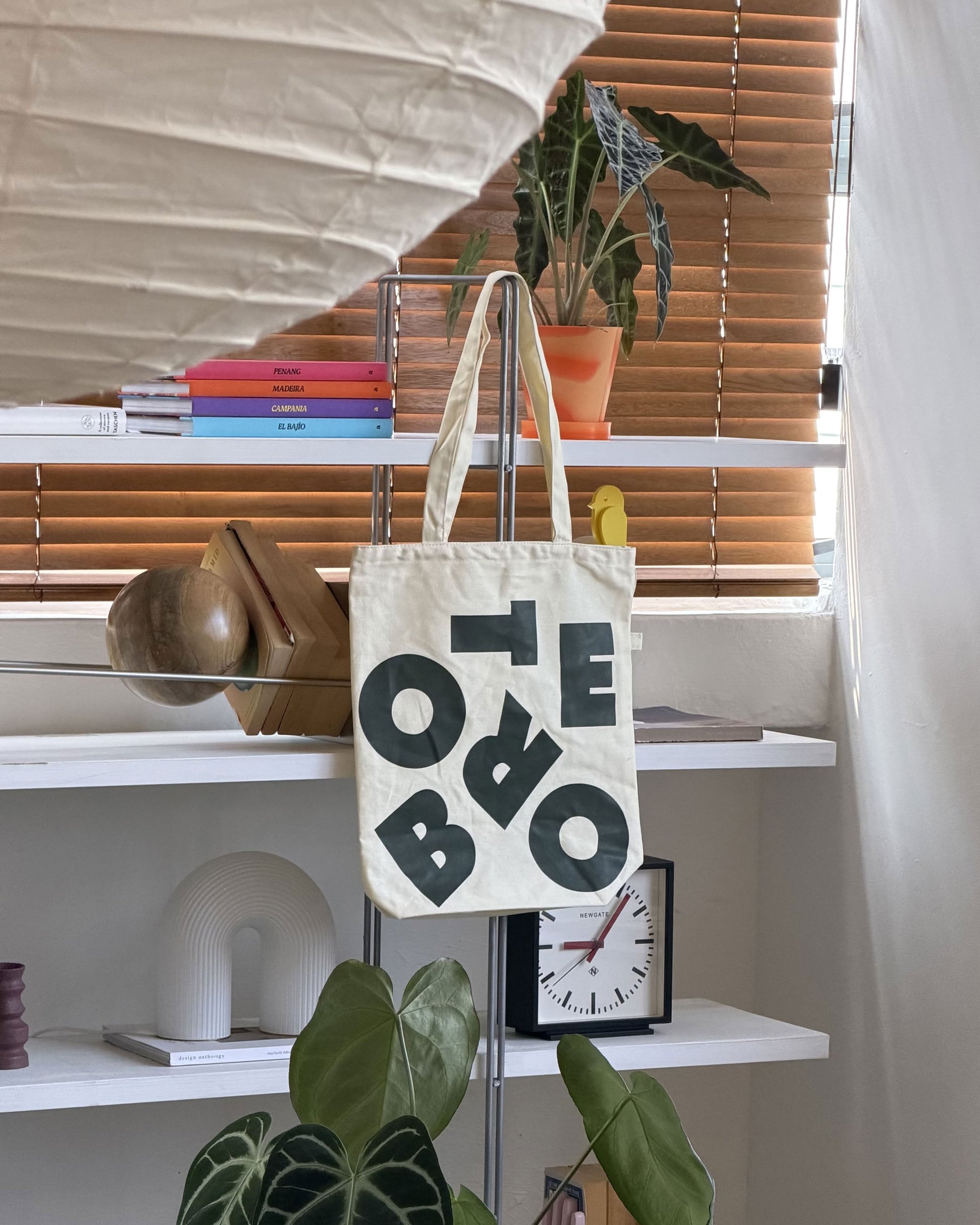 Botero Typography Tote Bag White/Black