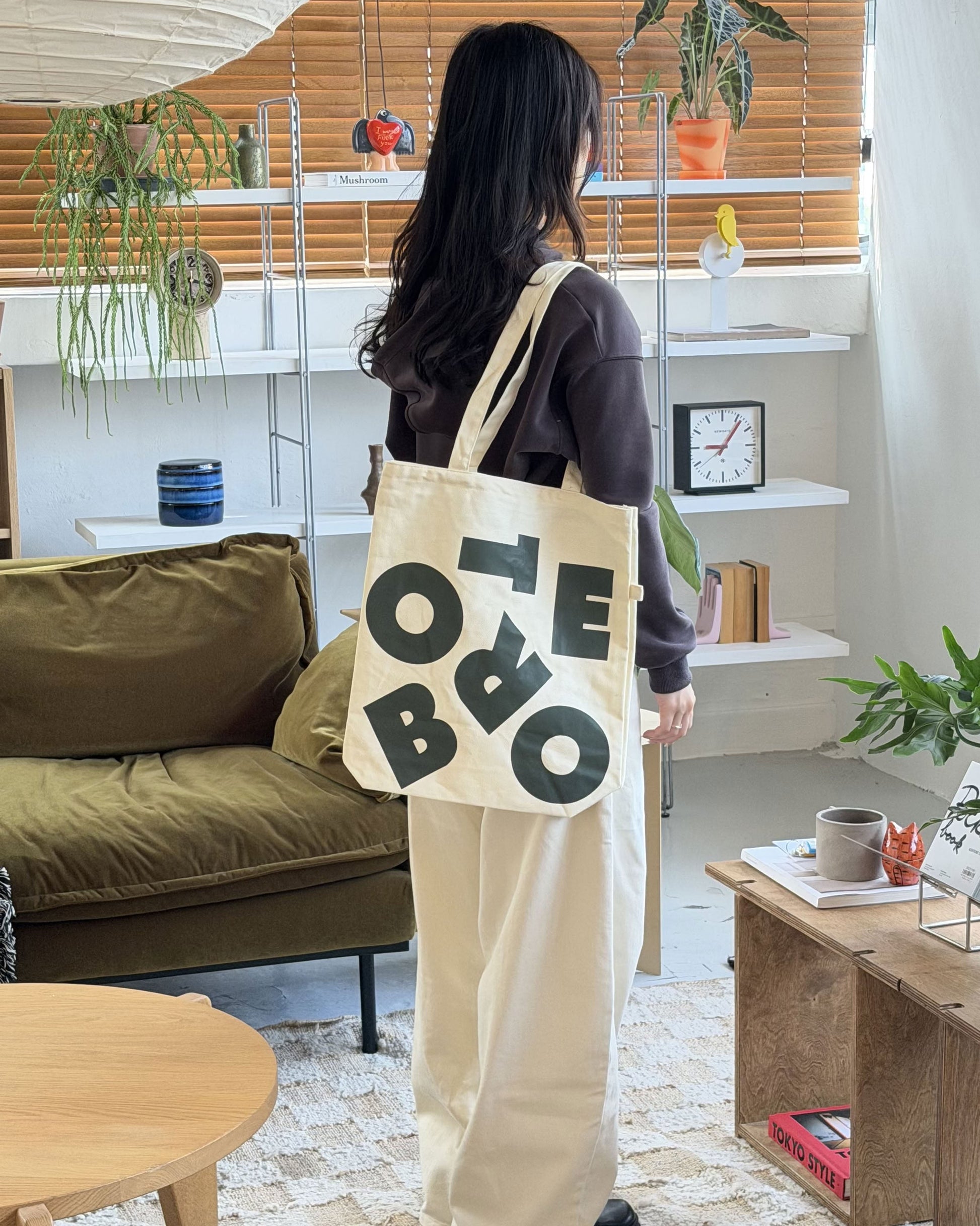 Botero Typography Tote Bag White/Black