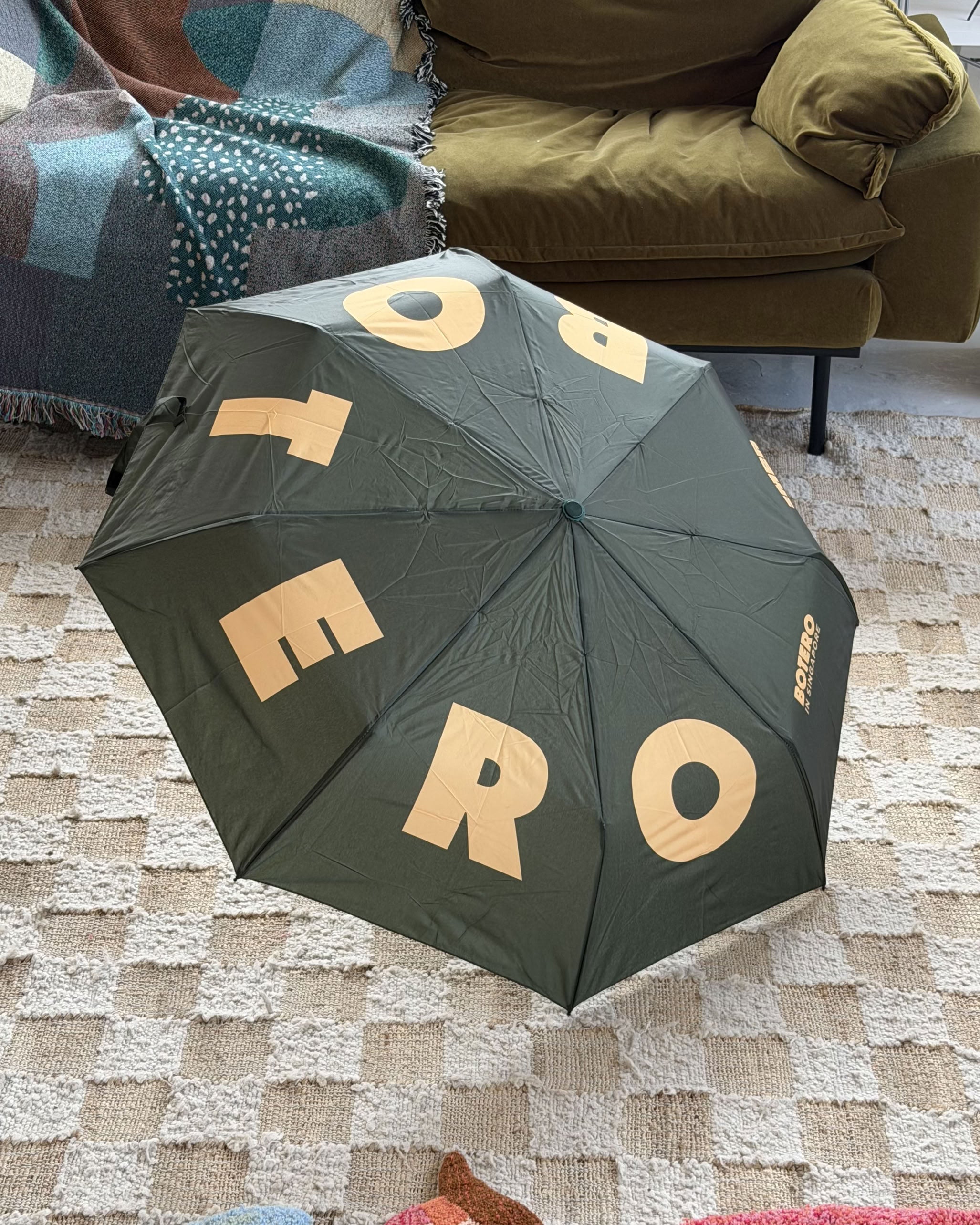 Botero Typography Umbrella - Dark Green/Yellow
