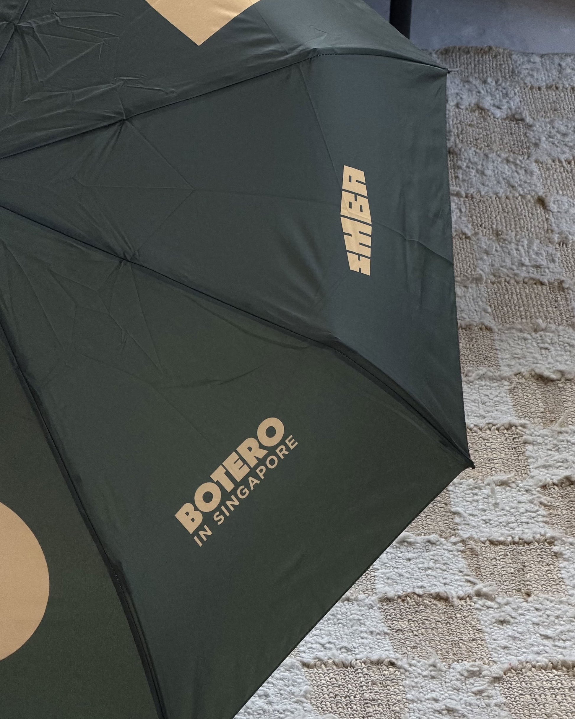 Botero Typography Umbrella Dark Green/Yellow