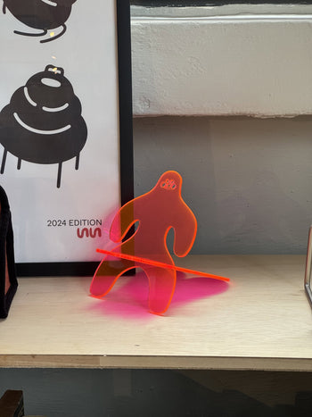 Brutto Studio Omino Bookstand Medium Fluorescent Pink