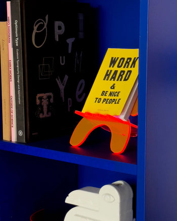 Brutto Studio Omino Bookstand Medium Fluorescent Pink