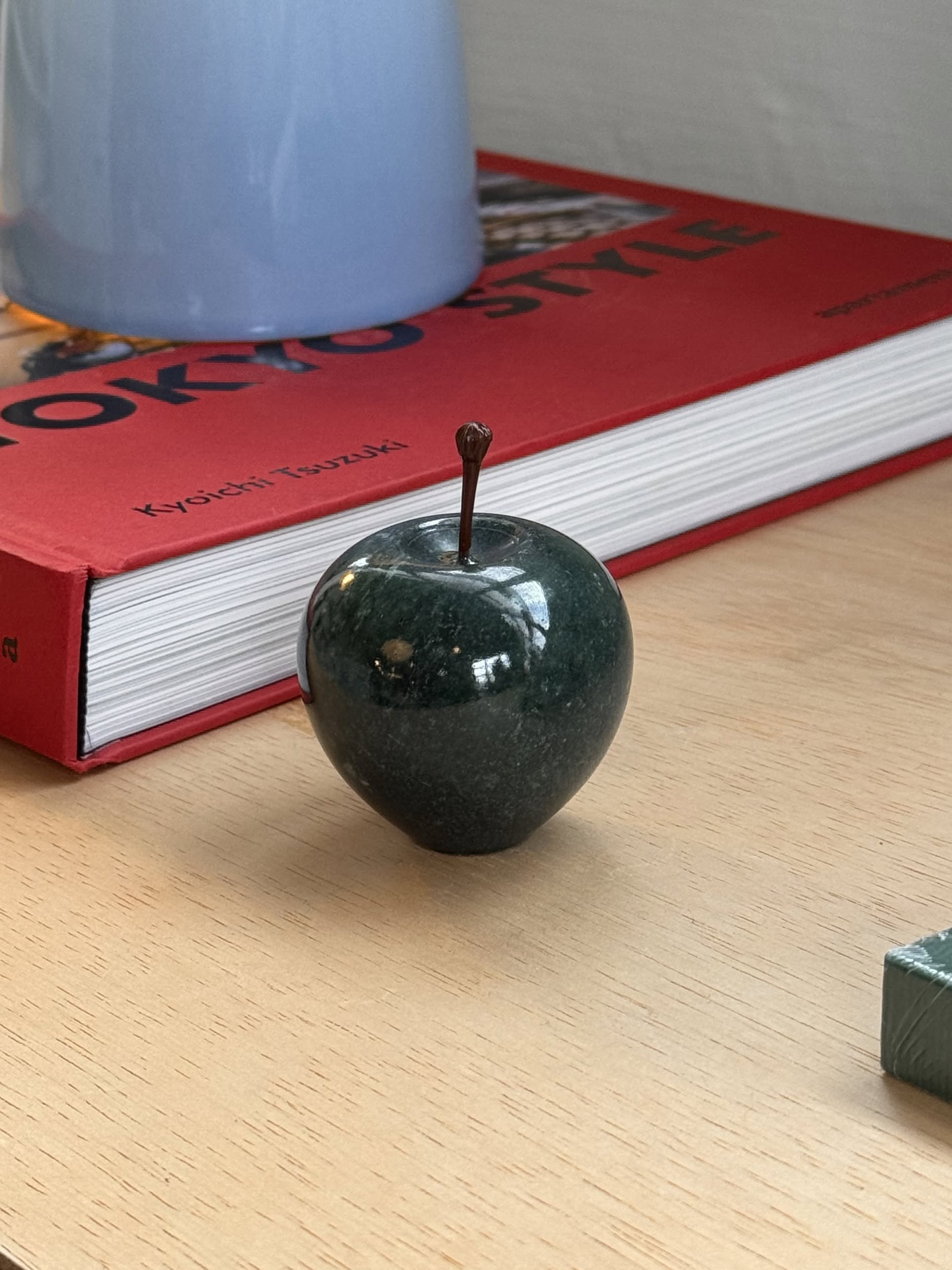 DETAIL Marble Apple Small Jade Green