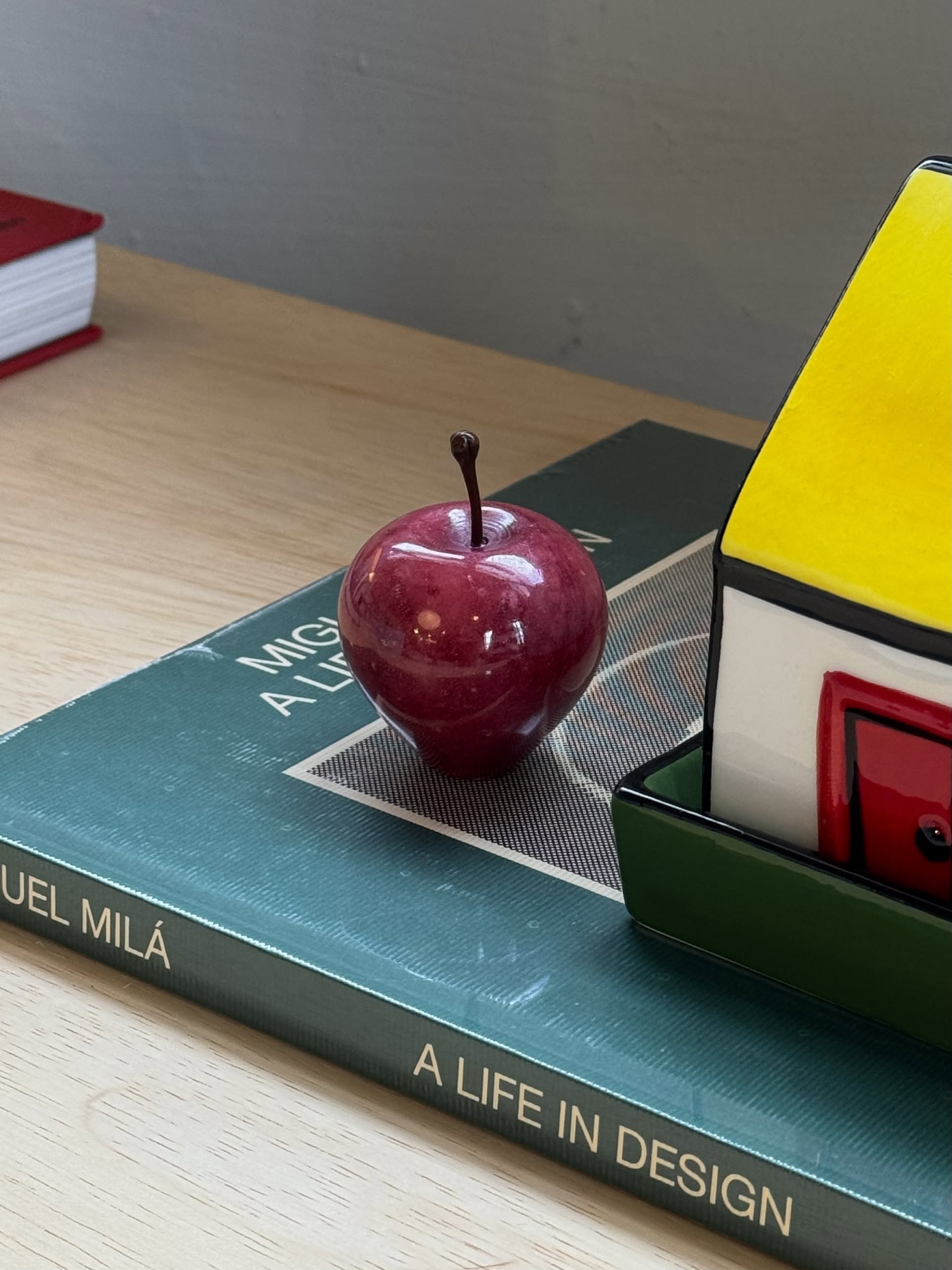 DETAIL Marble Apple Small