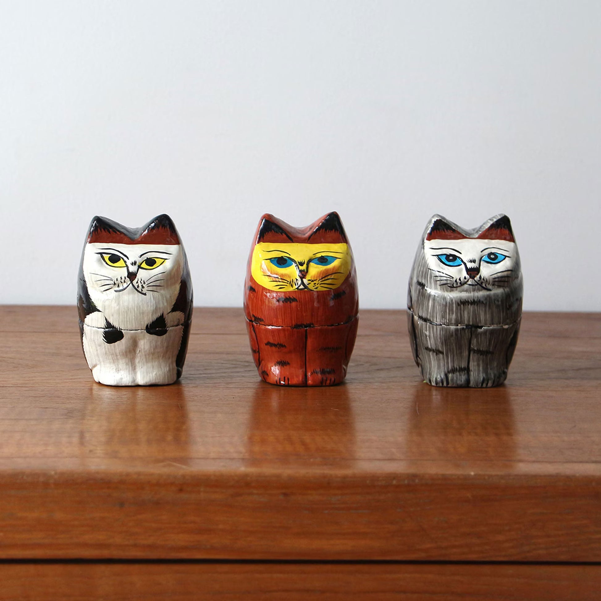 DETAIL Papier Mache Standing Cat Grey