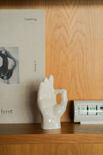 DETAIL Porcelain Hand OK White