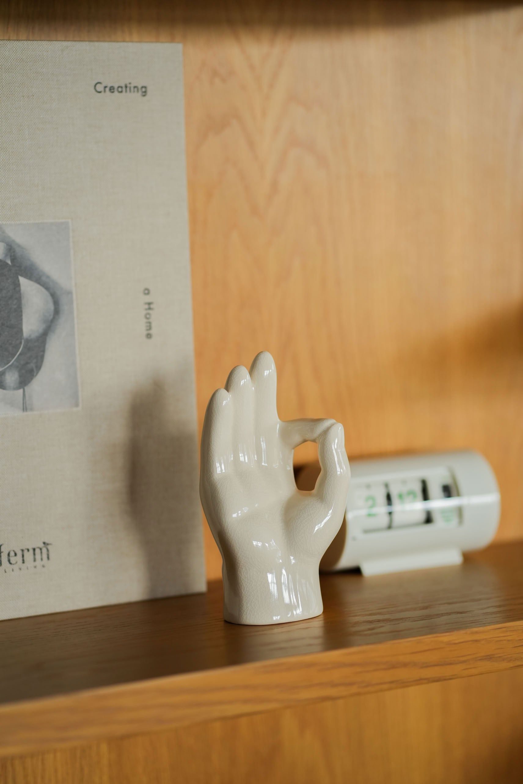 DETAIL Porcelain Hand OK White