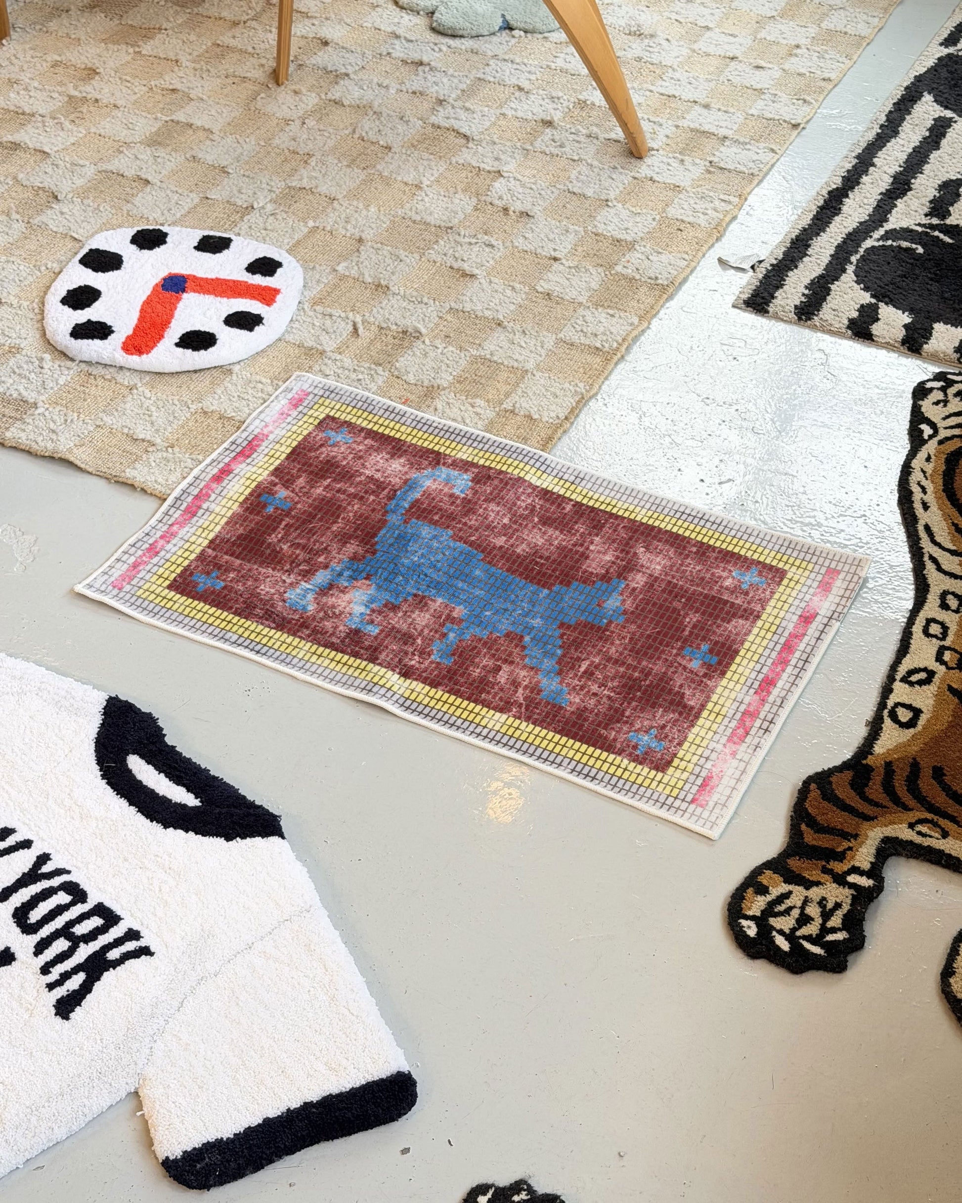 DETAIL Walking Cat Washable Rug Burgundy