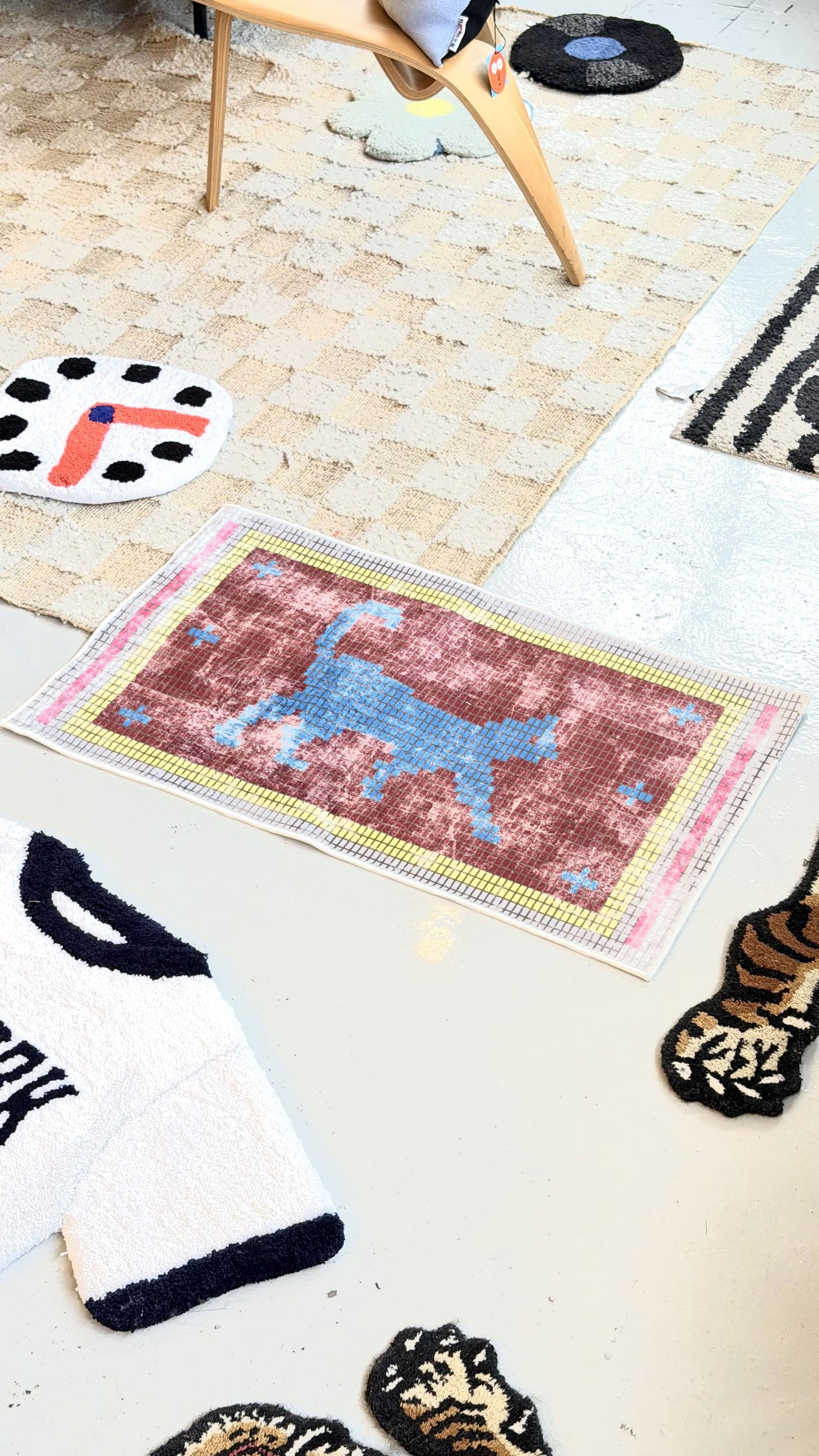 DETAIL Walking Cat Washable Rug Burgundy