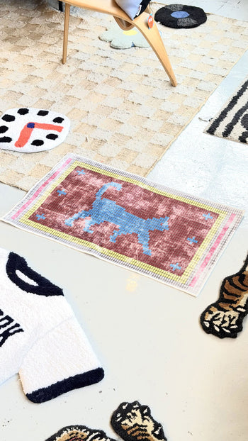 DETAIL Walking Cat Washable Rug Burgundy