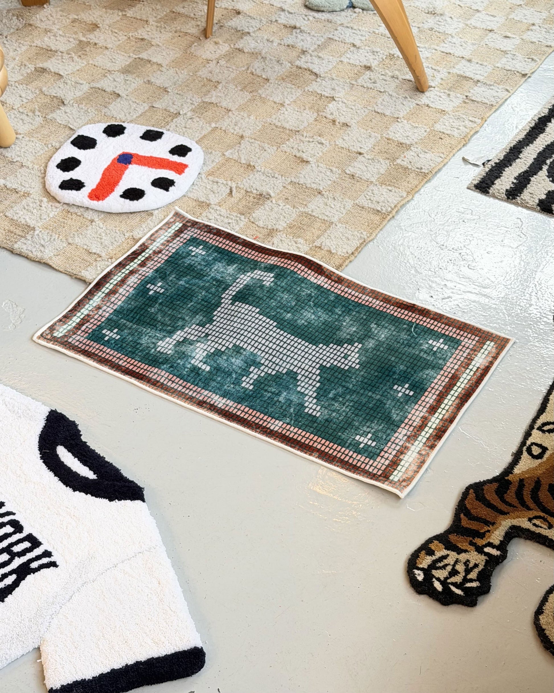 DETAIL Walking Cat Washable Rug Green