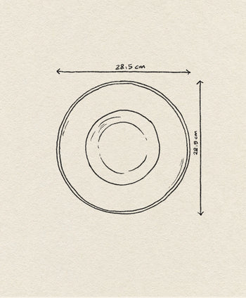 A minimalist line drawing shows the HKLIVING Chef Ceramics: Pasta Plate from above, with arrows indicating its 28.5 cm diameter on a light, textured paper background that reflects HKLIVING's handcrafted ceramic style.