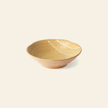The HKLIVING Kyoto Ceramics Japanese Shallow Bowls, Set of 4, features shallow, round beige ceramic bowls with smooth finishes and two curved white lines inside—Japanese-inspired design—shown against an off-white background.