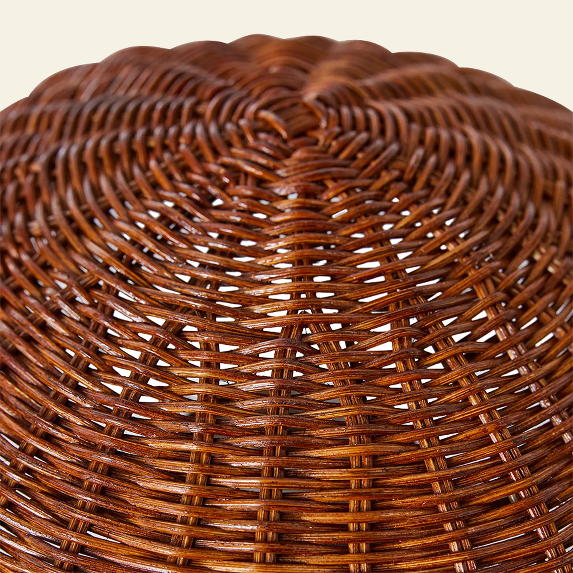 Close-up of the HKLIVING Rattan Table Lamp's brown, glossy wicker top showcases an intricate, symmetrical weave that brings cozy lighting and vintage style to any space. From brand HKLIVING.