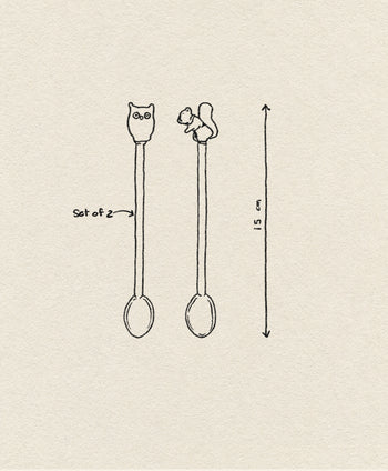 The Ichendorf Milano Animal Farm Spoons, Set of 2, feature 15 cm handles adorned with charming owl and squirrel figures; a double-headed arrow highlights their height.