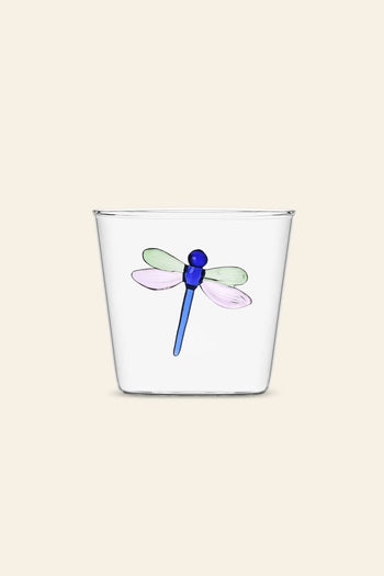 The Ichendorf Milano Garden Picnic Tumbler features a dragonfly with green and pink wings and a blue body on clear glass—a whimsical touch for your next outdoor gathering.