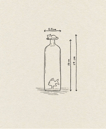 A simple sketch shows the Ichendorf Milano Tabby Cat Bottle by Ichendorf Milano, a handcrafted glass bottle with a fish-shaped stopper and fish inside, measuring 29 cm high and 8.5 cm wide, with labeled dimensions beside it.