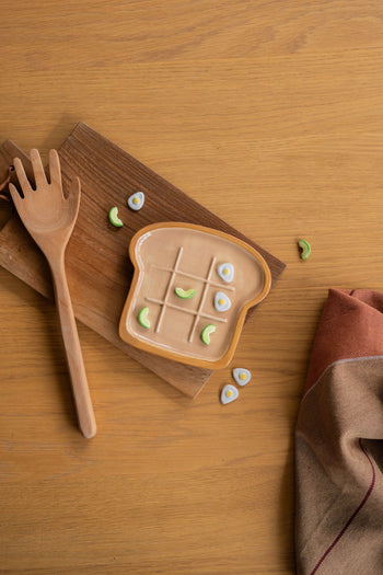 L'expressionist Avocado & Egg Tic Tac Toe