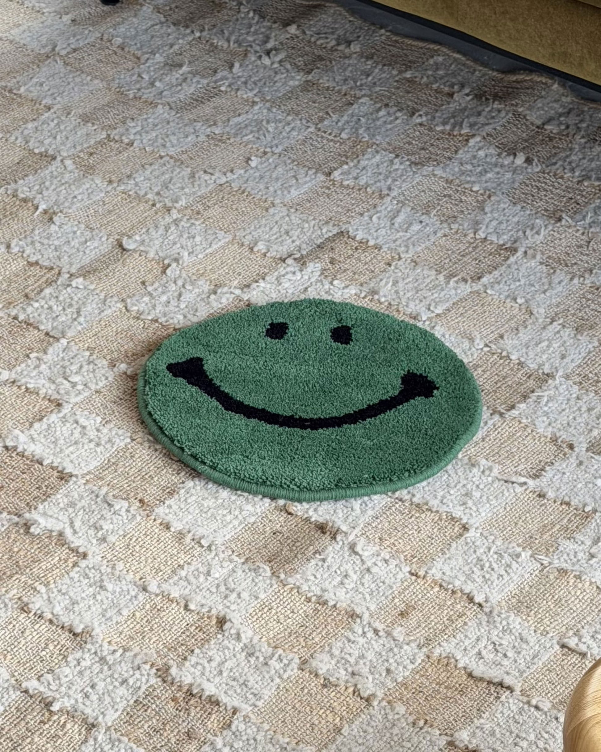 MIYOSHI RUG Harvey Ball x MIYOSHI RUG Original Smiley Face Chair Rug Green