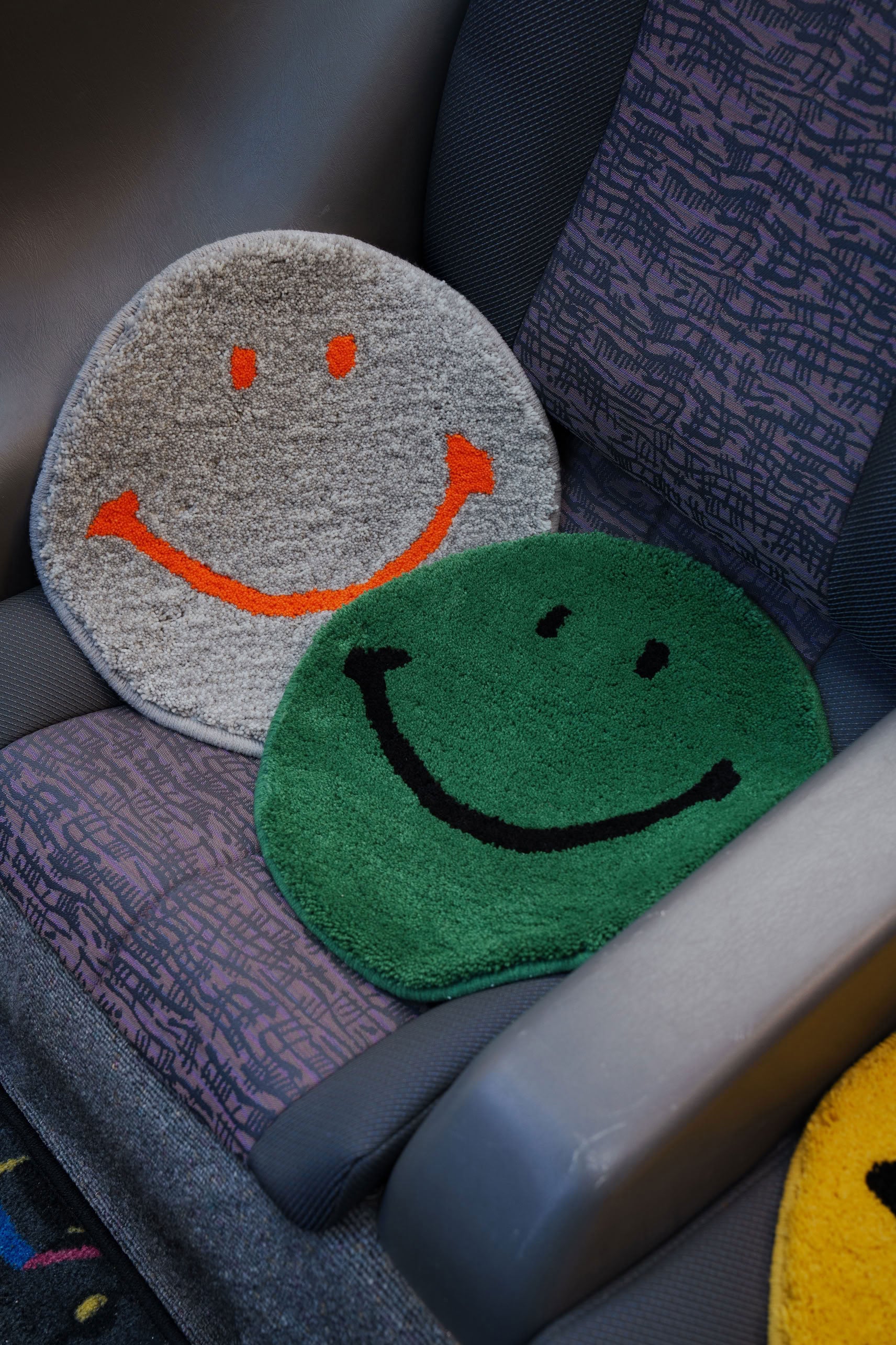 MIYOSHI RUG Harvey Ball x MIYOSHI RUG Original Smiley Face Chair Rug Green