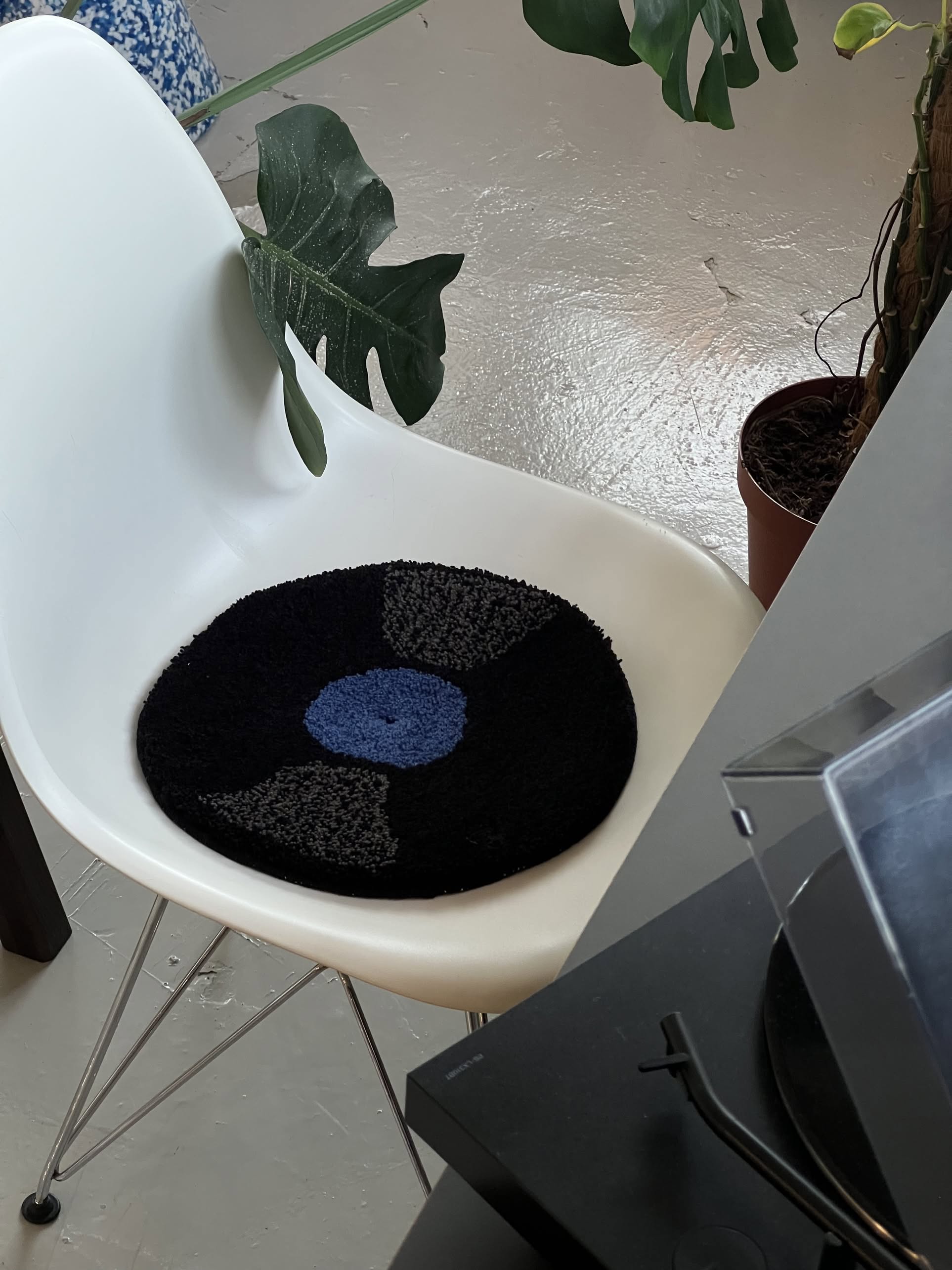 MIYOSHI RUG Record Chair Rug Blue