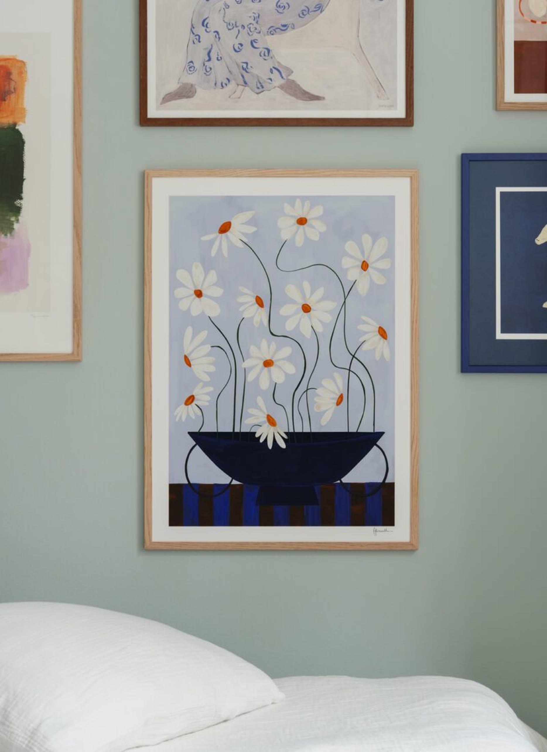 The Poster Club Frankie Penwill - Daisies in Blue Vase (50x70) - Poster