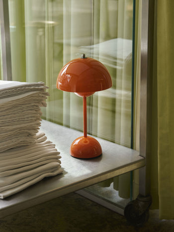 &Tradition Flowerpot VP9 Portable Table Lamp Zesty Orange