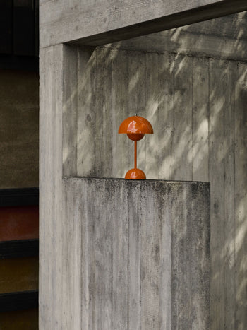 &Tradition Flowerpot VP9 Portable Table Lamp Zesty Orange