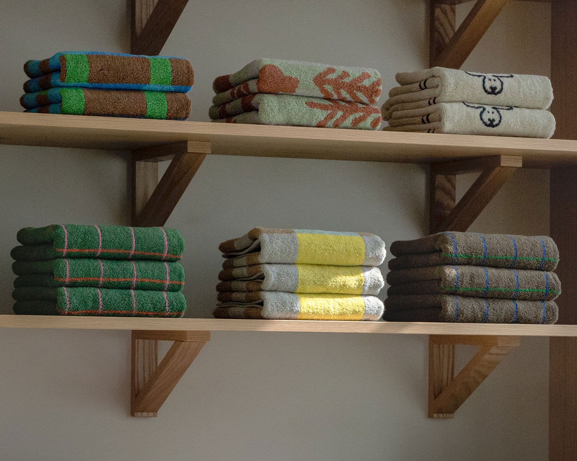 WARMGREY TAIL Indian Runner Ducks Hand Towel Cream