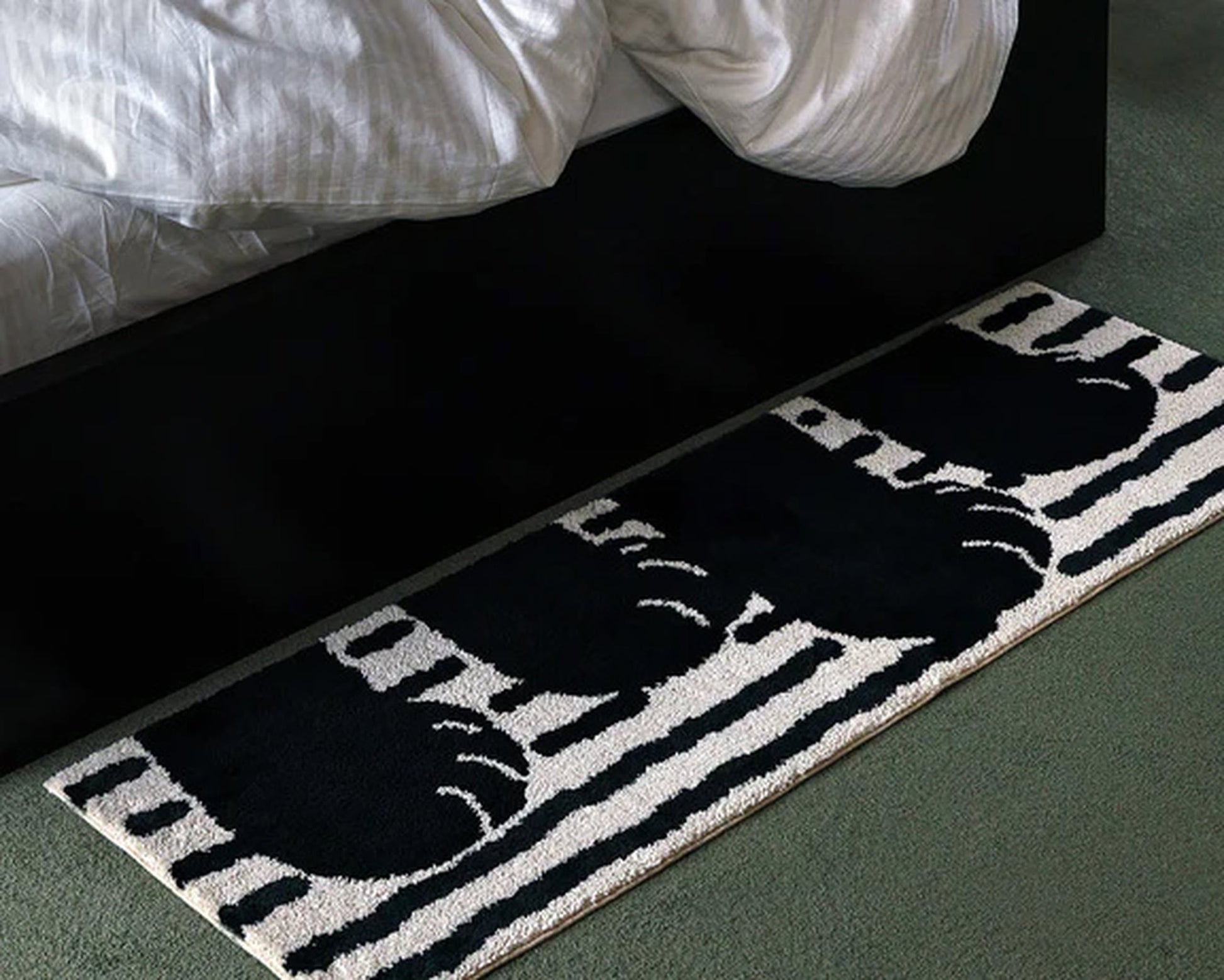 WARMGREY TAIL Paw Rug (140x45)