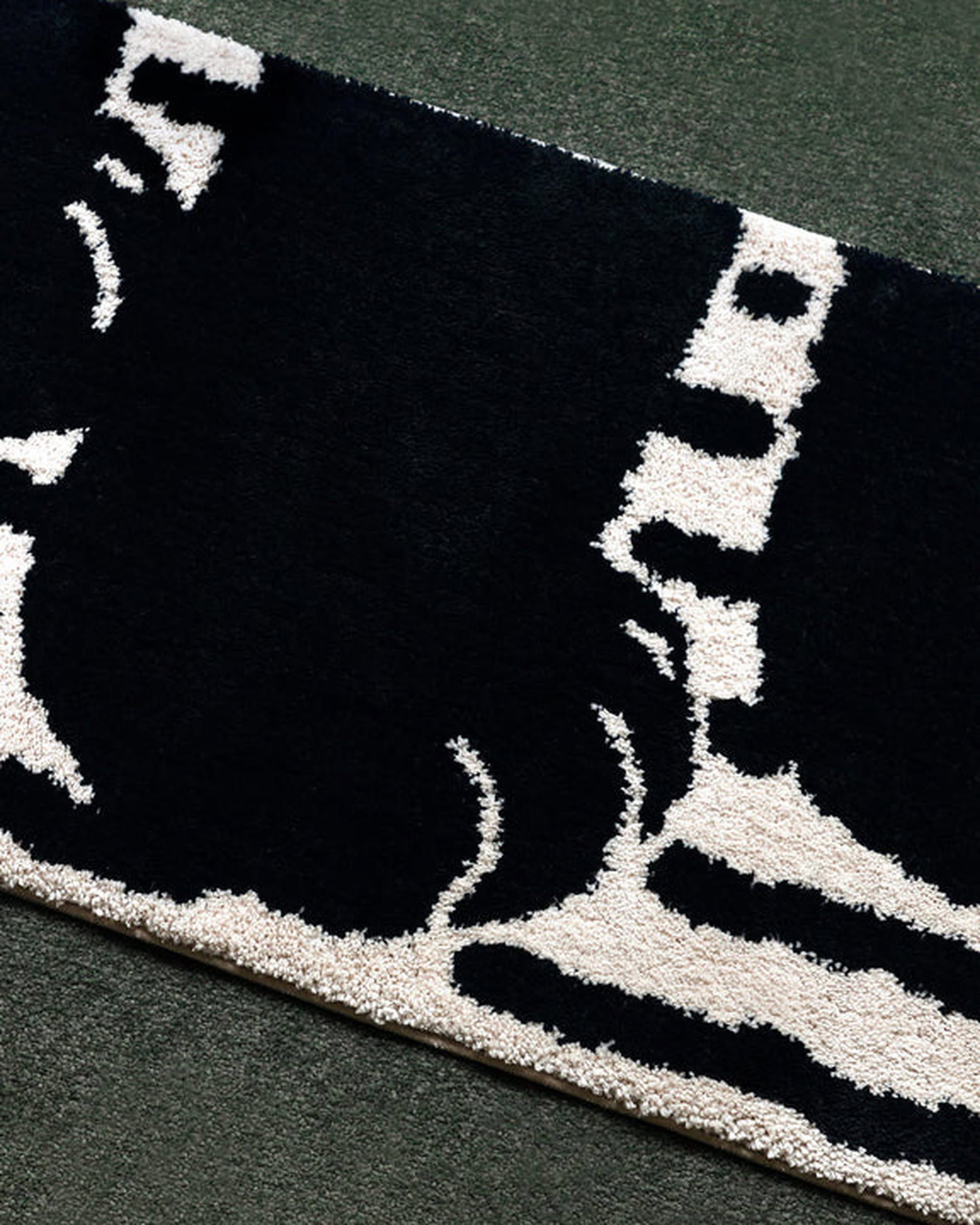 WARMGREY TAIL Paw Rug (140x45)