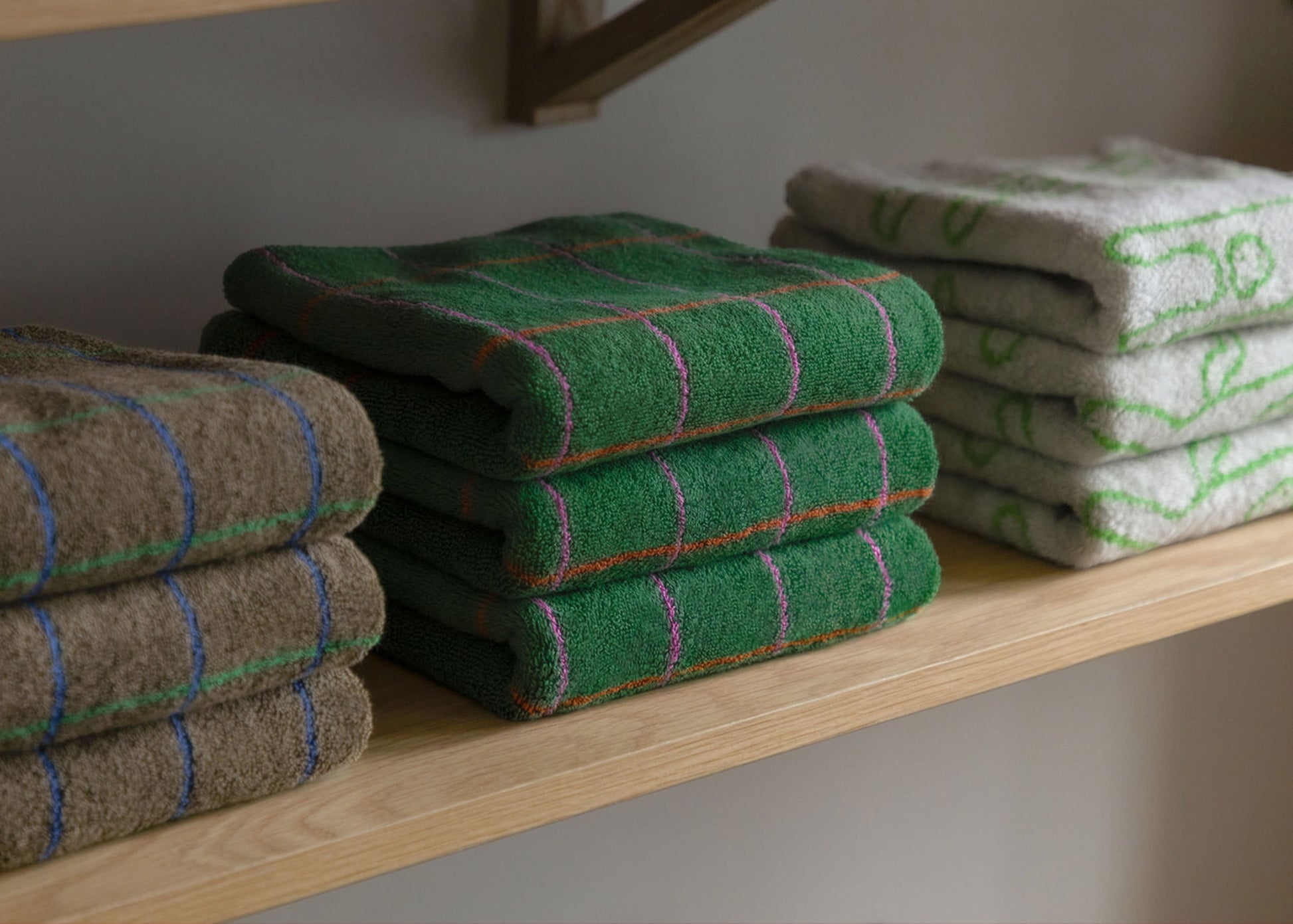 WARMGREY TAIL Tile Face Towel Deep Green