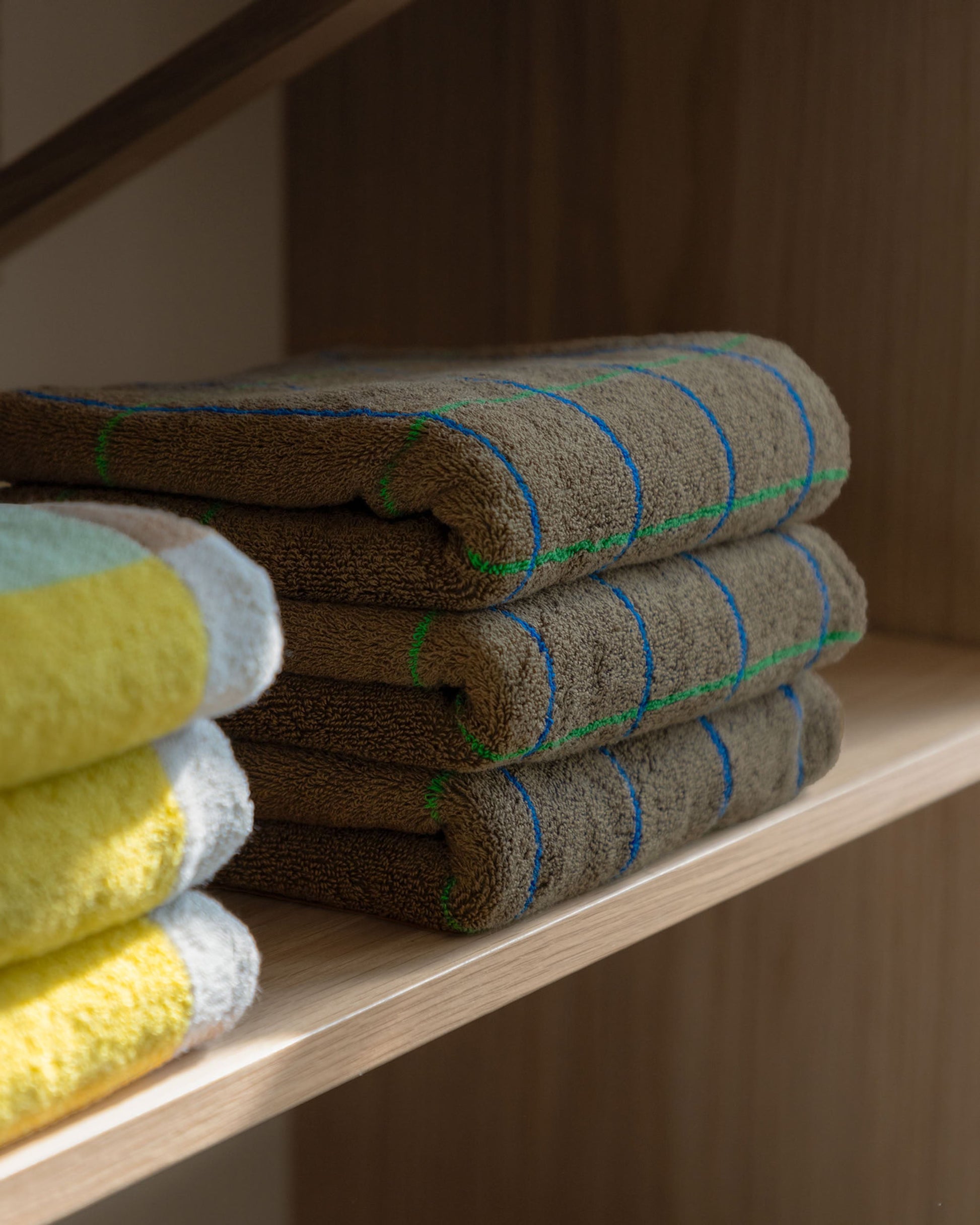 WARMGREY TAIL Tile Face Towel Deep Green