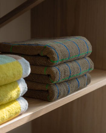 WARMGREY TAIL Tile Face Towel Deep Green