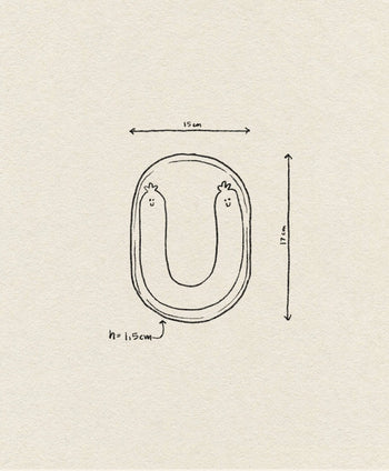 The Wobbly Studio Happy Things Plate - Saucisse features a hand-drawn U-shaped sausage with cheerful faces, simple arrows, and text on a beige textured background. Plate measures 15 cm wide, 17 cm tall, and 1.5 cm high.