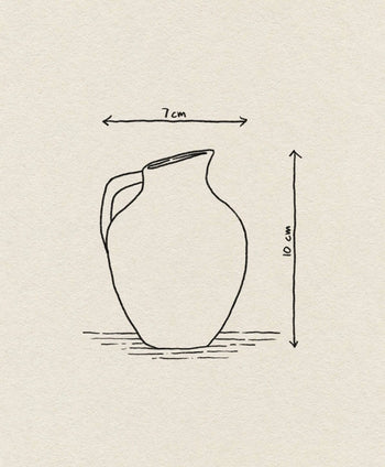 A minimalist line drawing of the ferm LIVING Ary Mini Vase M, inspired by ancient Greek vases, with a handle and dimensions of 7 cm wide by 10 cm tall, set against a textured beige background. Brand: ferm LIVING.