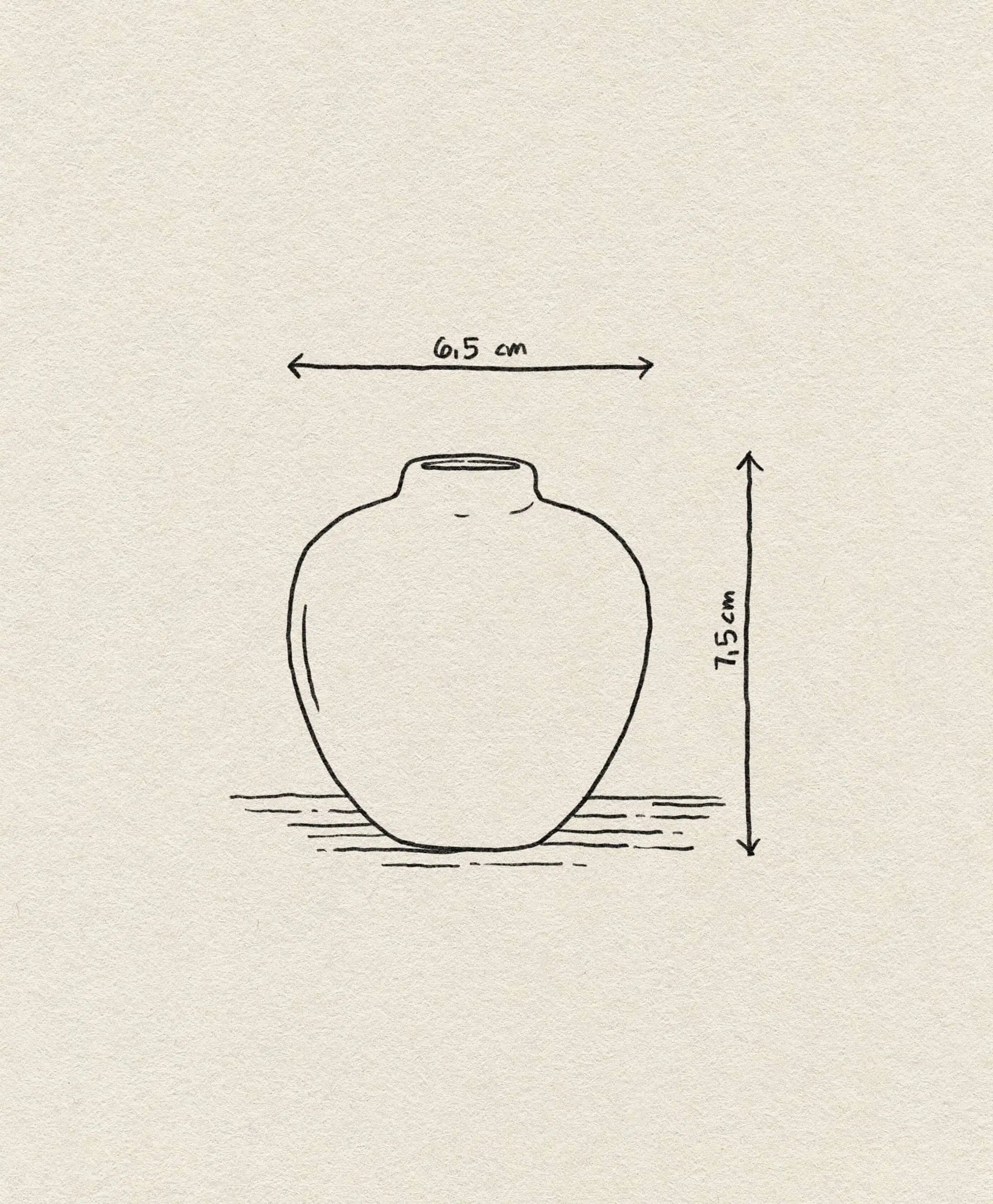 The ferm LIVING Ary Mini Vase S by ferm LIVING is shown in a simple line drawing with dimensions: 6.5 cm wide and 7.5 cm tall. Centered on a textured background, it’s perfect as subtle home decor inspiration.
