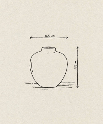 The ferm LIVING Ary Mini Vase S by ferm LIVING is shown in a simple line drawing with dimensions: 6.5 cm wide and 7.5 cm tall. Centered on a textured background, it’s perfect as subtle home decor inspiration.