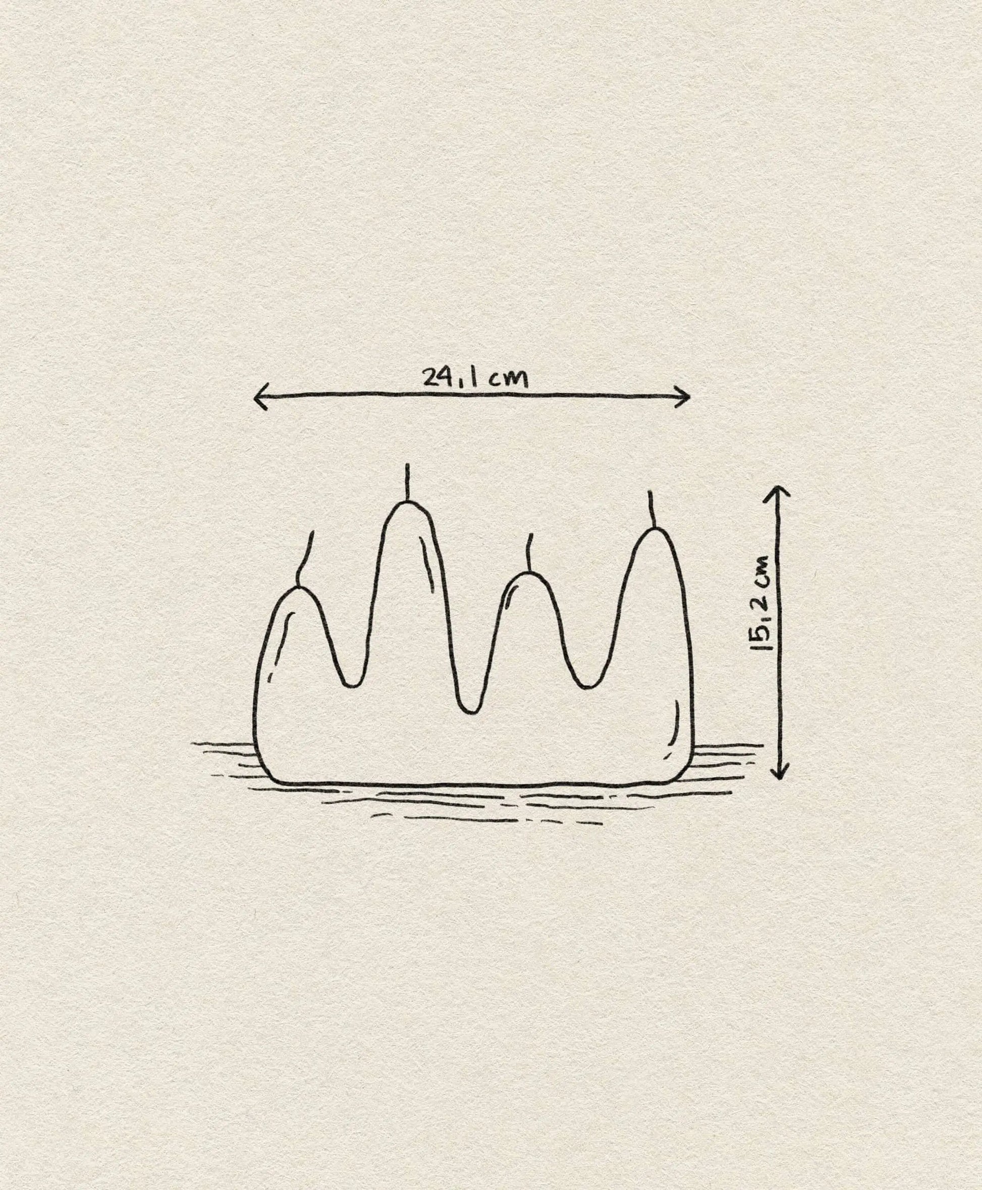 A simple line drawing of the ferm LIVING Stala Candles wavy, four-peaked shape—24.1 cm wide and 15.2 cm high—on a plain textured background, capturing the unique decor style inspired by ferm LIVING aesthetics.