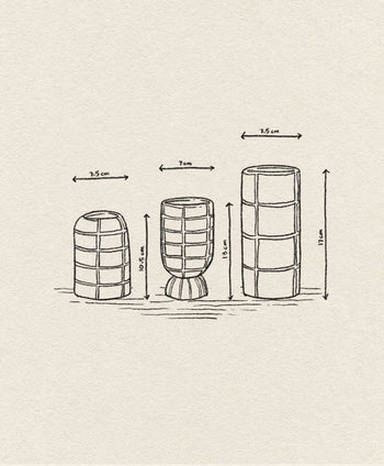 A sketch shows the &klevering Carré Vase Set of 3 by &klevering: cylindrical shapes with grid patterns, labeled with dimensions—left (7.5×8 cm), middle (7×9.5 cm), right (7.5×15 cm)—ideal decorative pieces.