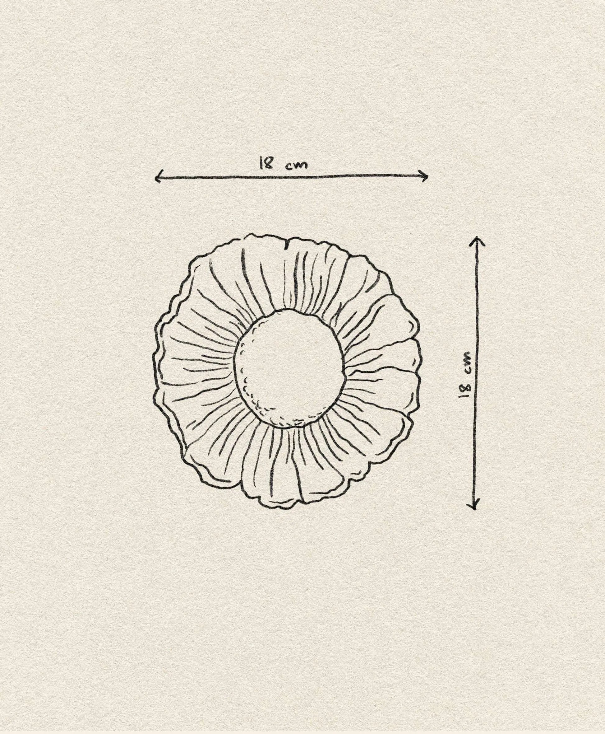 A hand-drawn daisy decorates the &klevering Daisy Bowl by &klevering, centered on a textured background. Arrows show the bowl’s width and height, each marked as 18 cm, enhancing its summery picnic charm.